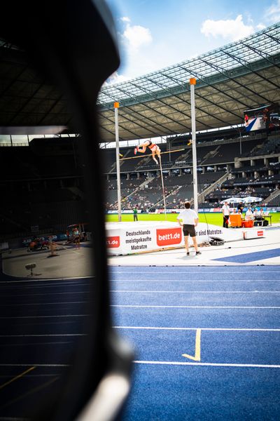 Friedelinde Petershofen (SC Potsdam) im Stabhochsprung waehrend der deutschen Leichtathletik-Meisterschaften im Olympiastadion am 26.06.2022 in Berlin
